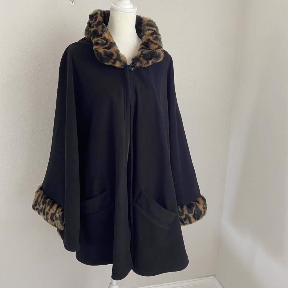 NWT Cejon Womens Poncho L/XL Black Fleece Wrap Leopard Faux Fur Collar Trim